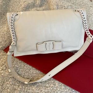 Salvatore Ferragamo viva bow crossbody leather bag. Bone color.